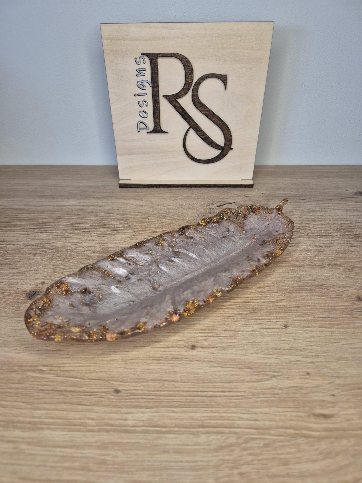 Handmade resin leaf shape trinket
