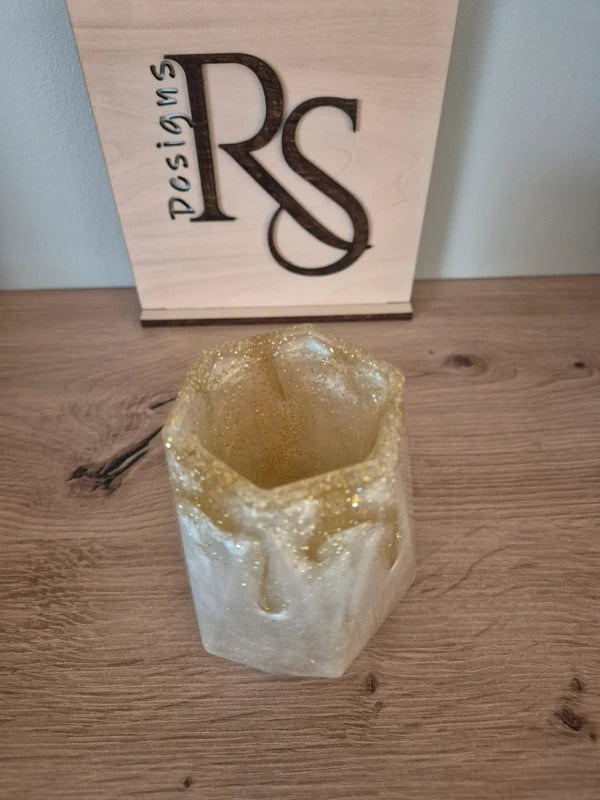 Resin vase