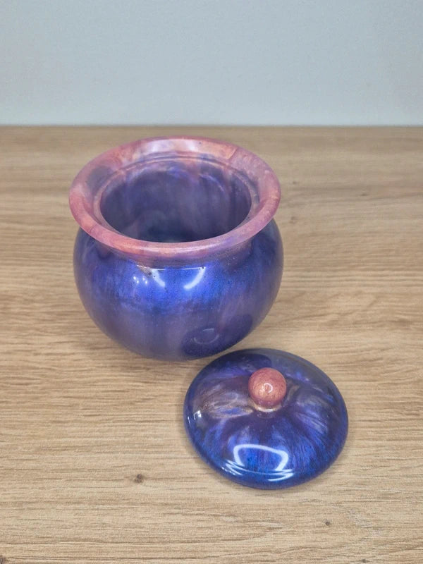 Resin Pot with lid