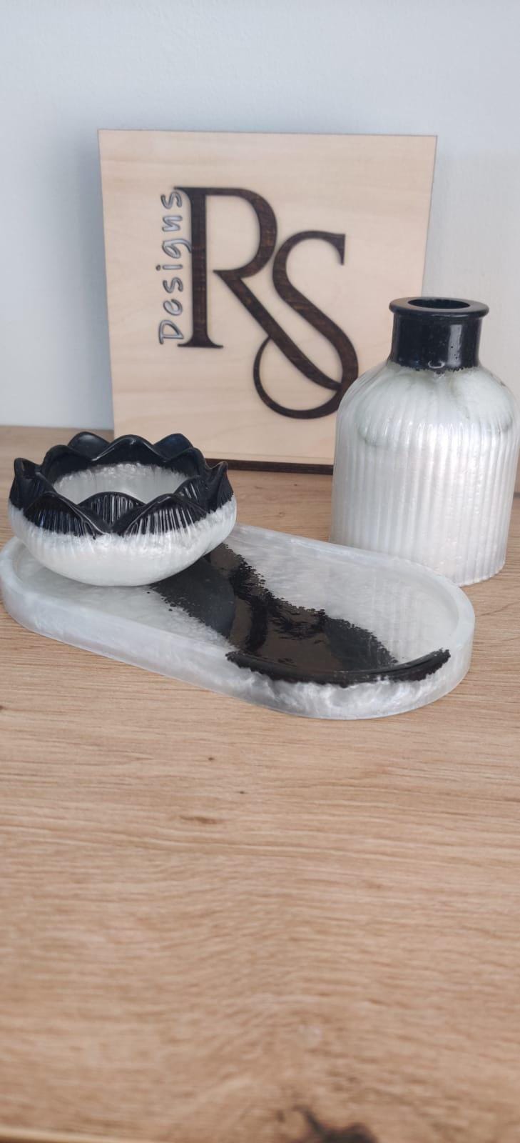 Handmade 3 in 1 resin set maching trinket tray/candle holder and vase