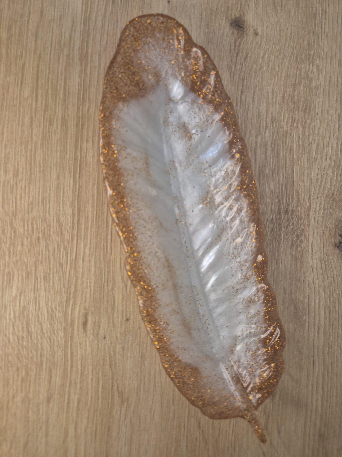 Handmade resin leaf shape trinket