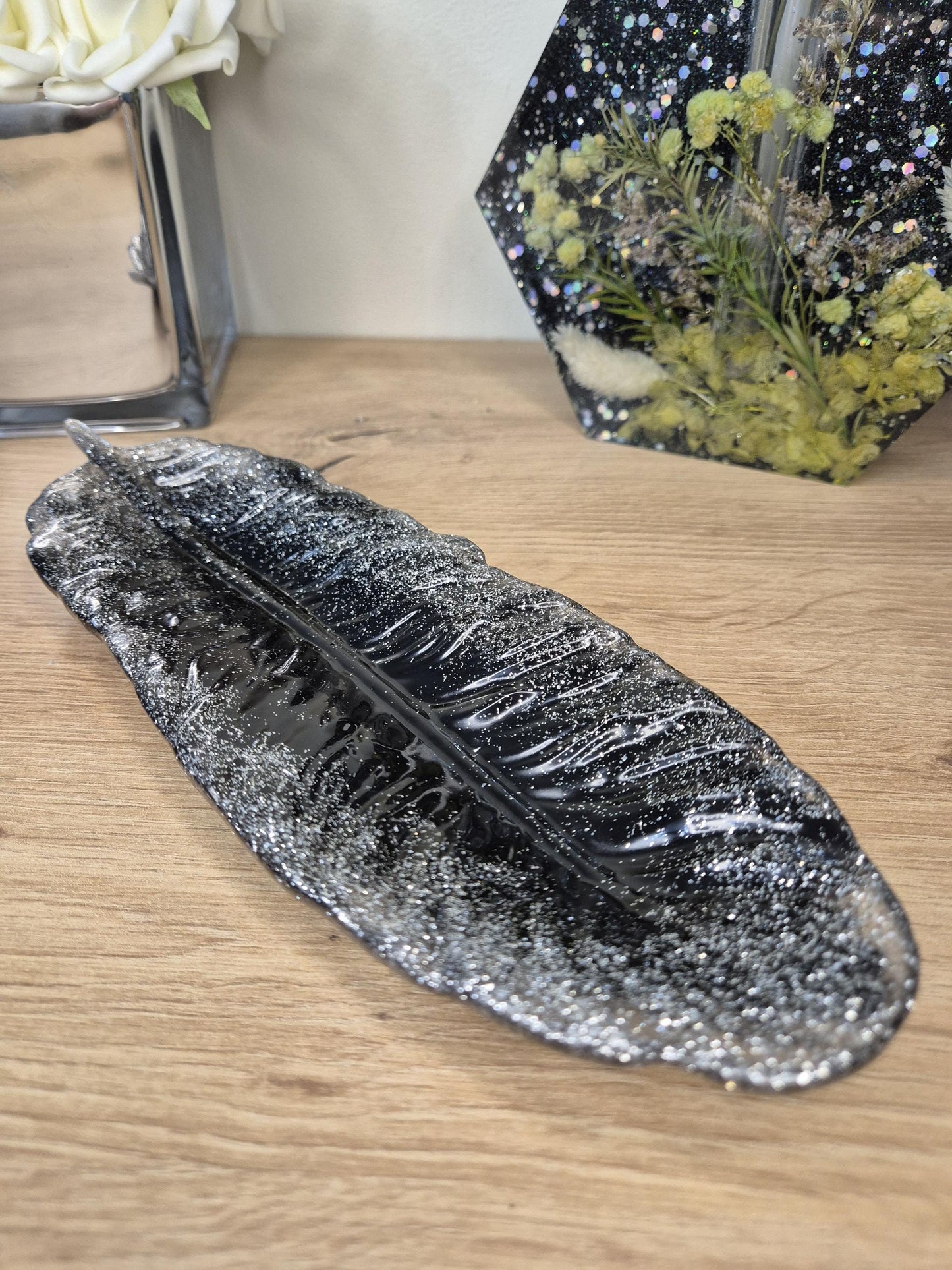 Handmade resin leaf shape trinket