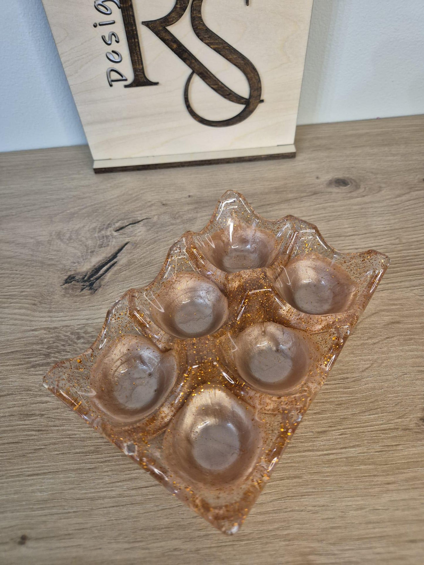 Resin egg tray