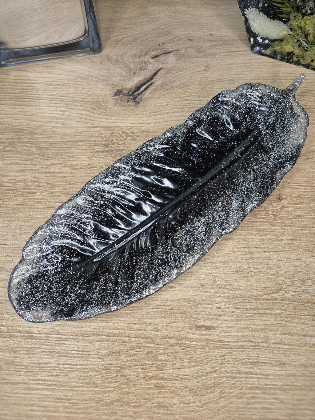 Handmade resin leaf shape trinket