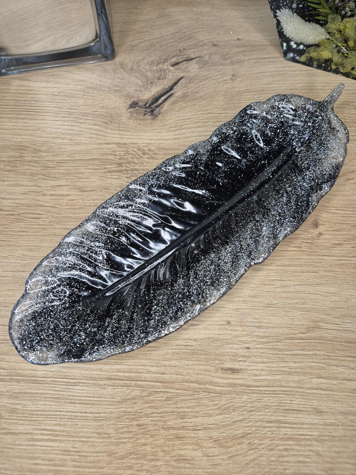 Handmade resin leaf shape trinket