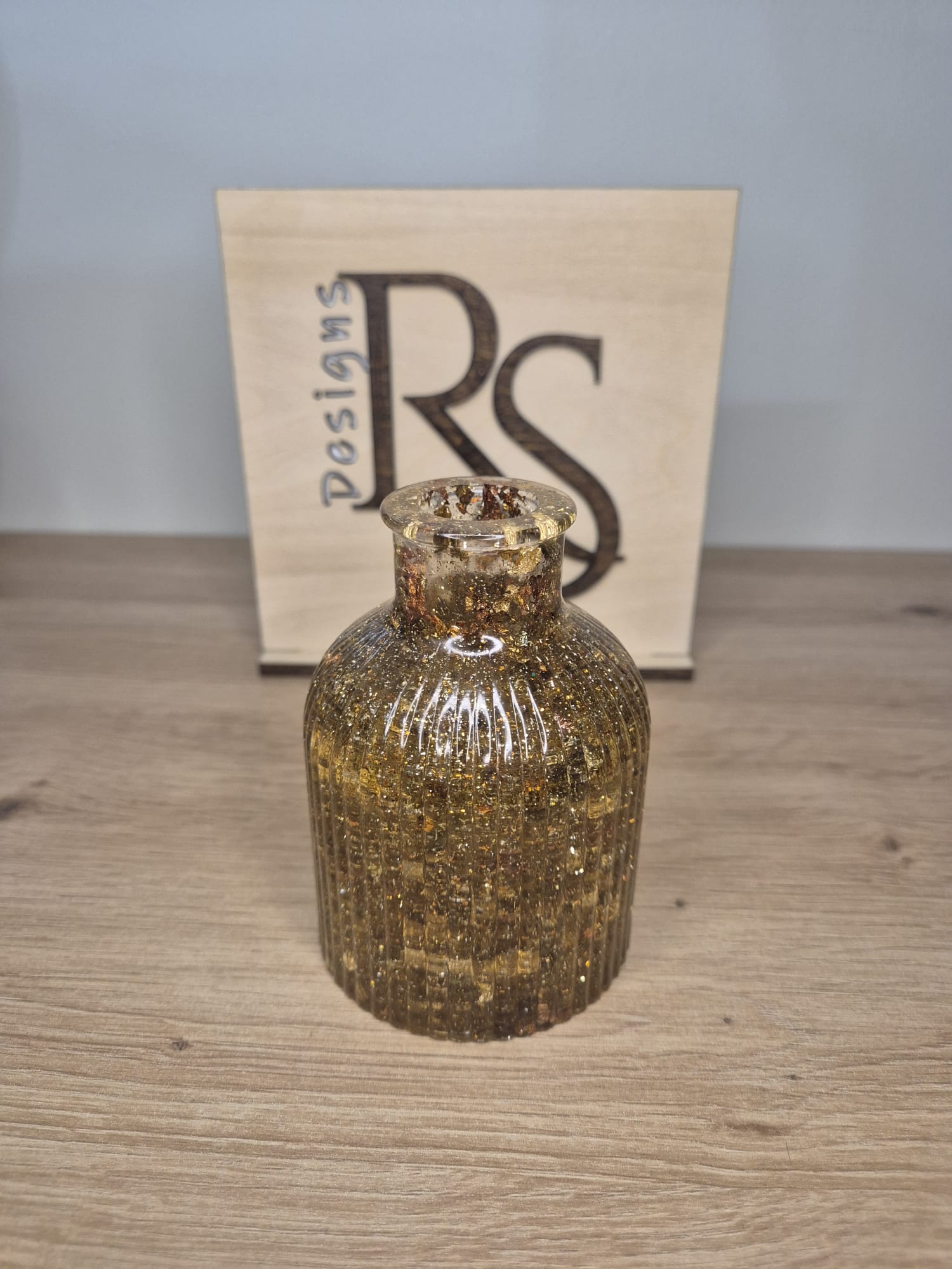 Resin flower jar