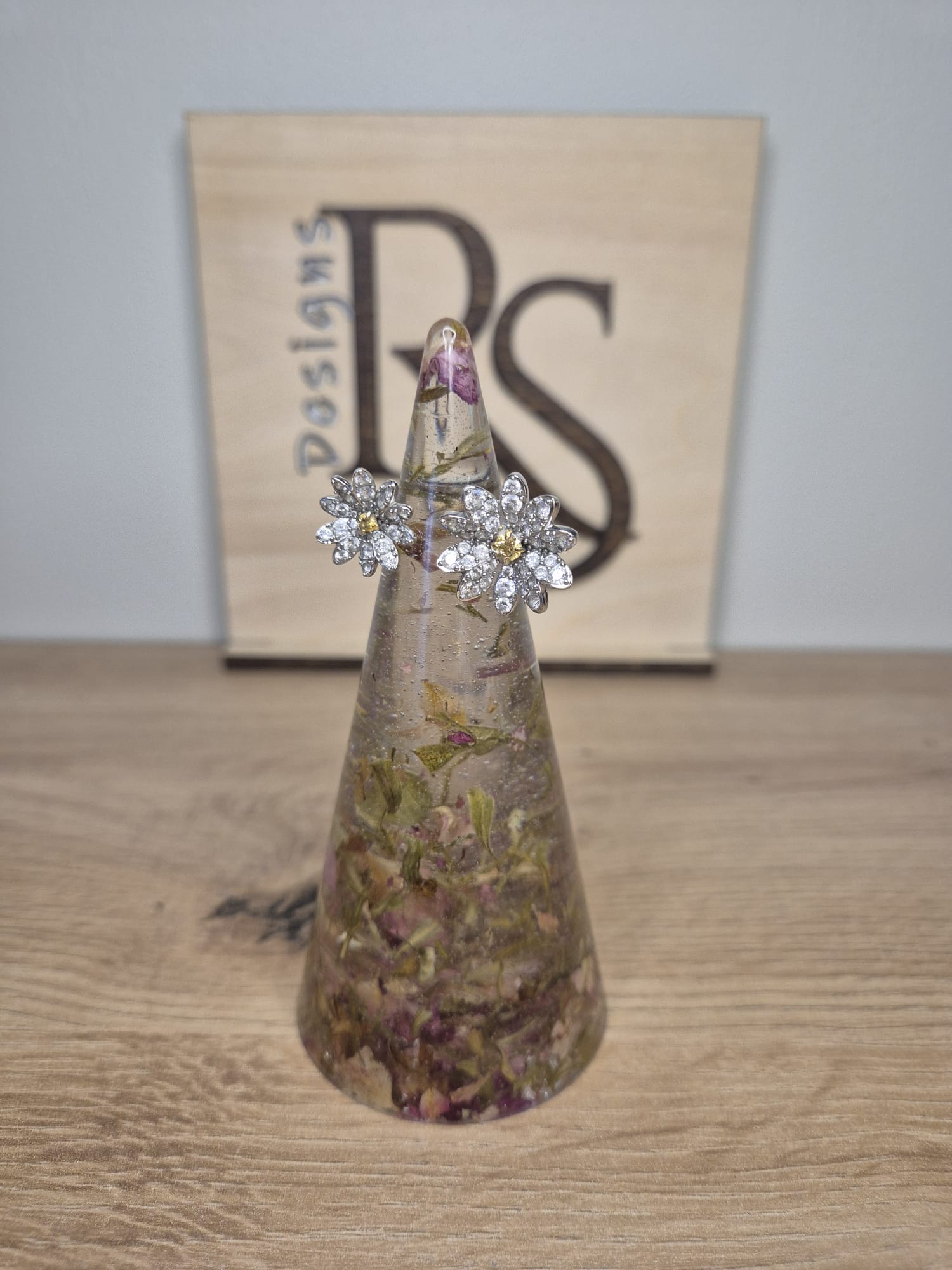 Resin Ring Holder Cone