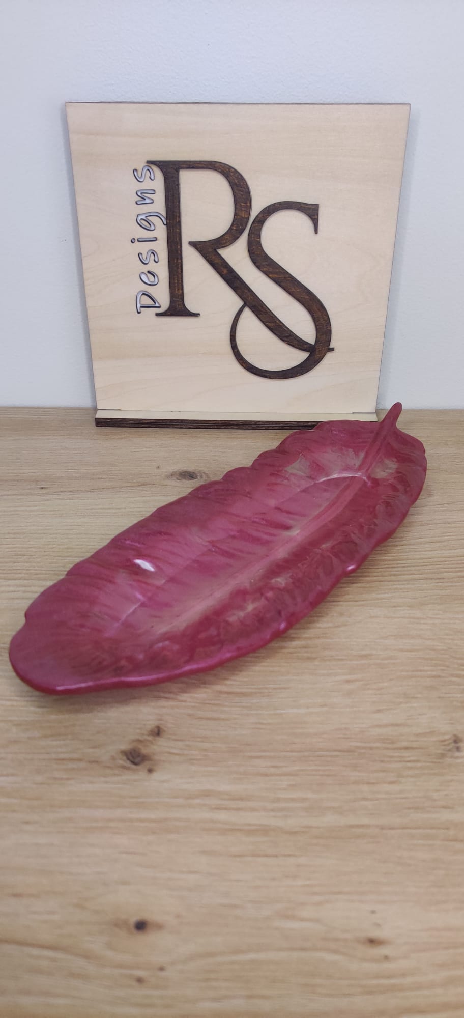 Handmade resin leaf shape trinket