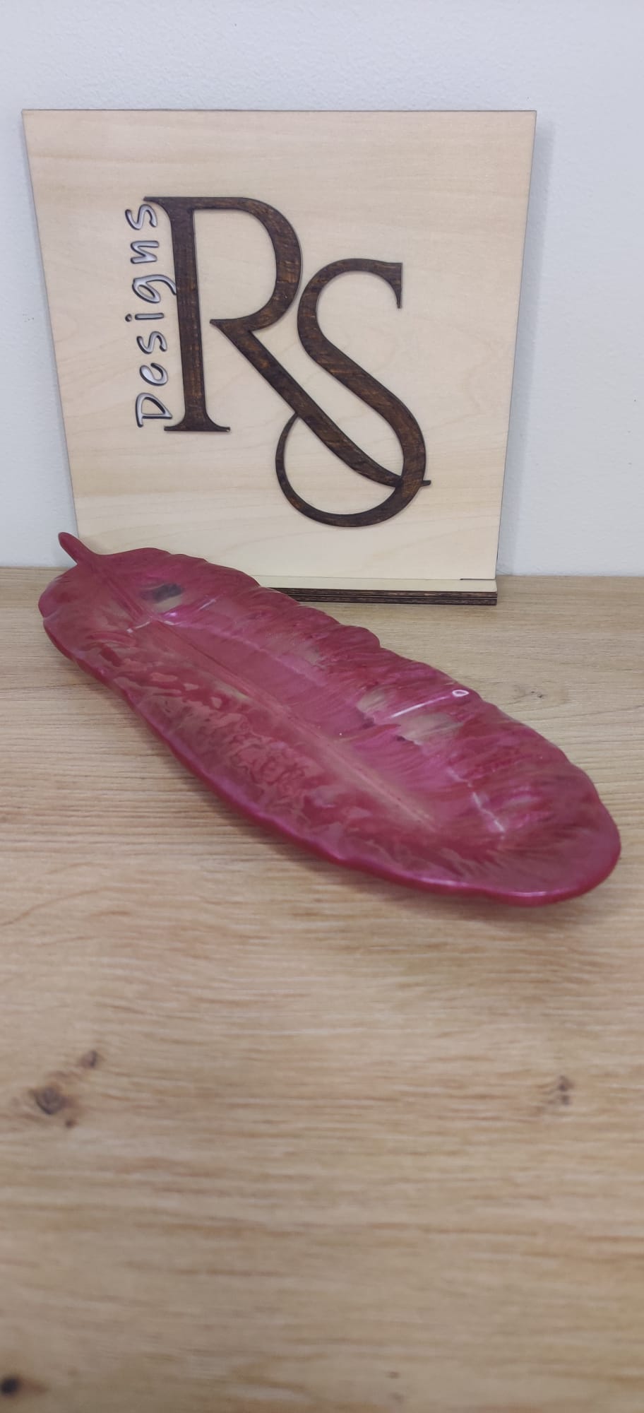 Handmade resin leaf shape trinket
