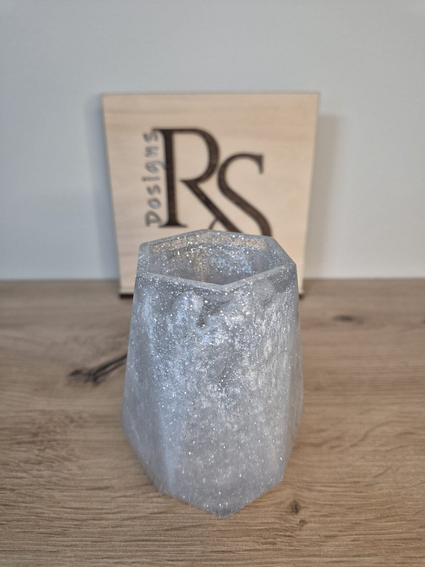 Resin vase
