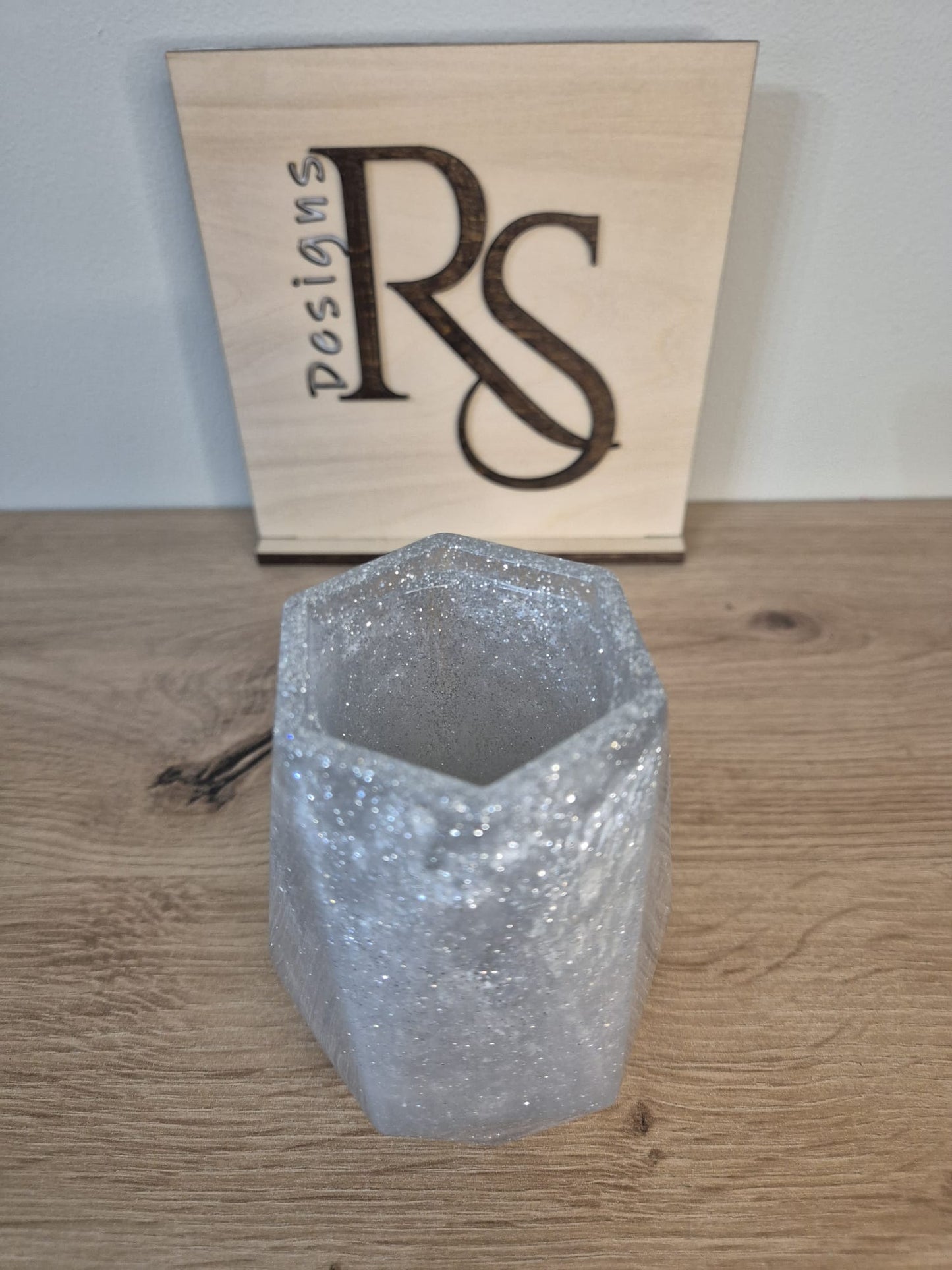 Resin vase