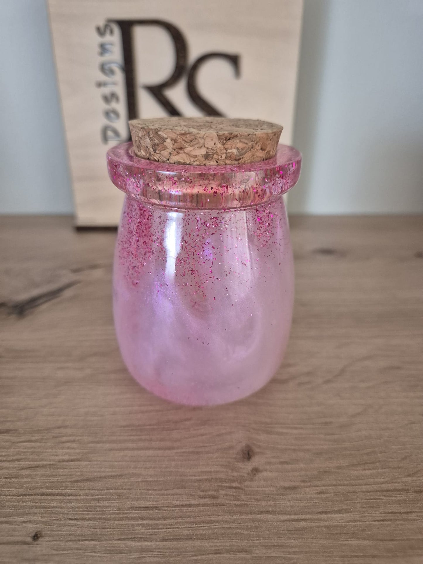 Resin jar with lid
