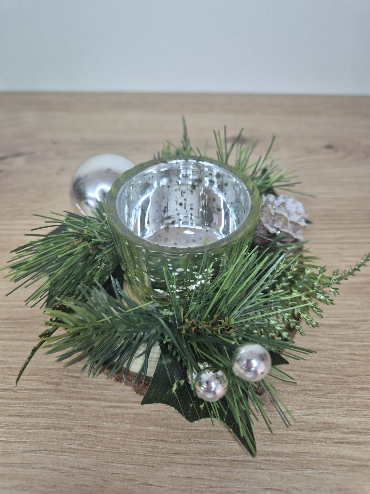 Christmas centrepiece decoration tealight holder