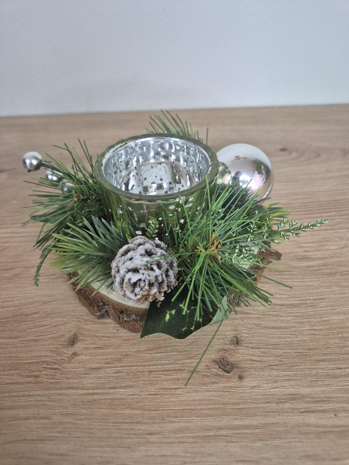 Christmas centrepiece decoration tealight holder