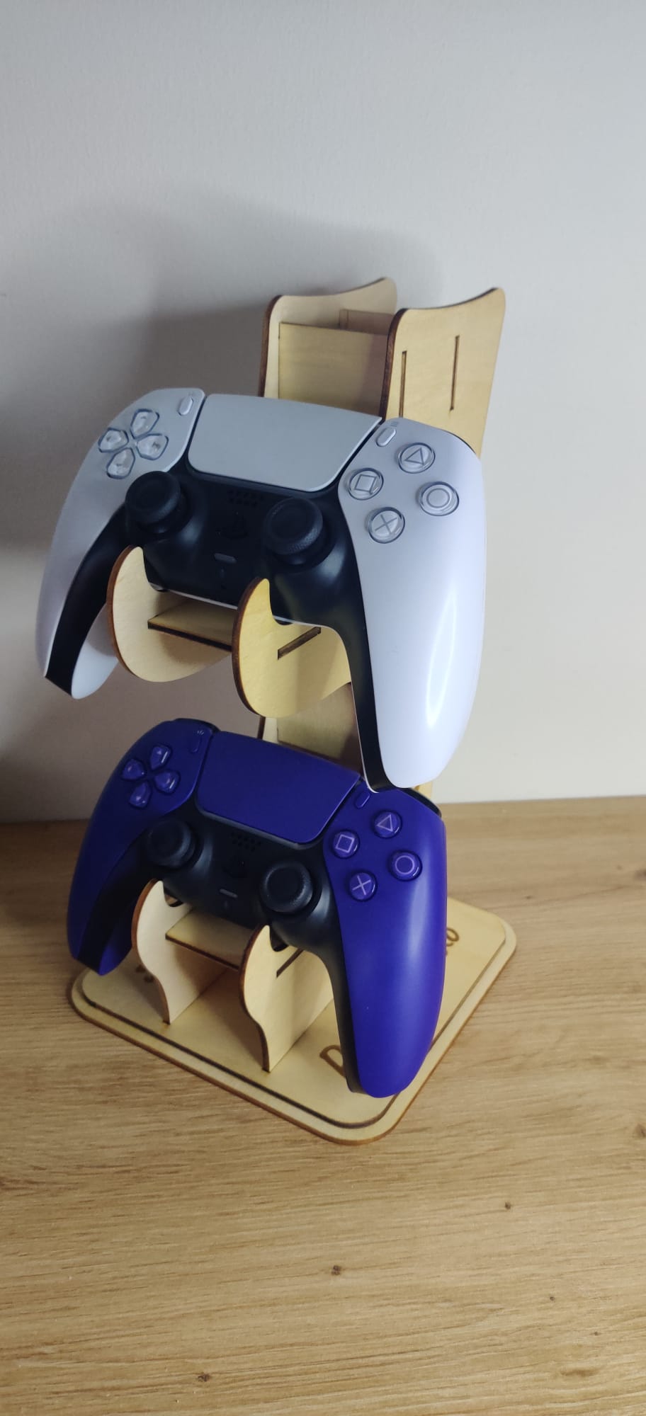 Wooden Stand for PS4 PS5 Xbox accessories - Controller and Headset stand