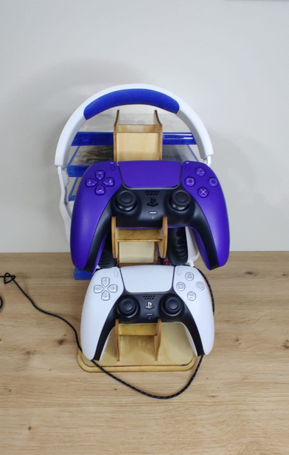 Wooden Stand for PS4 PS5 Xbox accessories - Controller, Headset and games stand