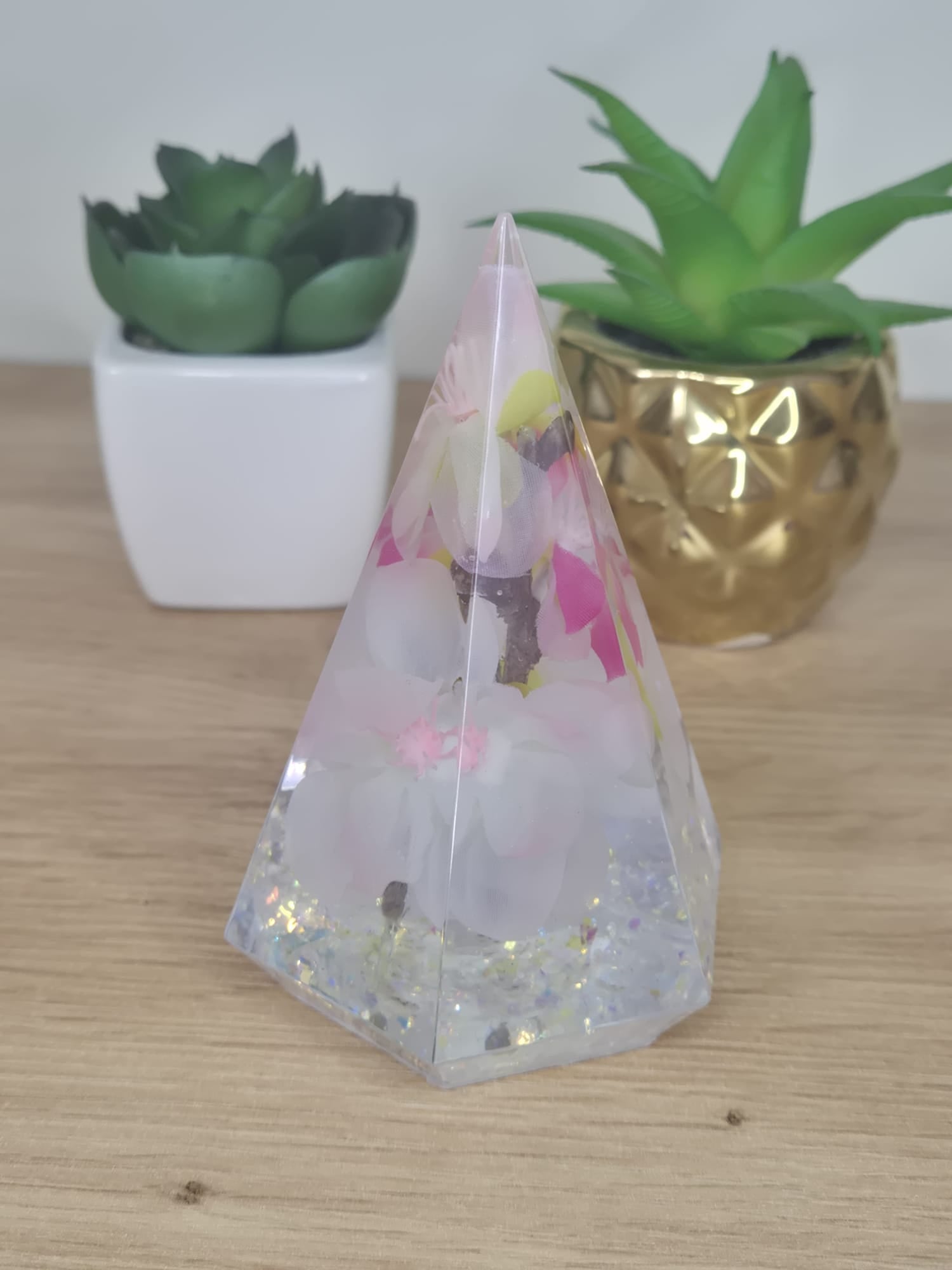 Resin Diamond Pyramid