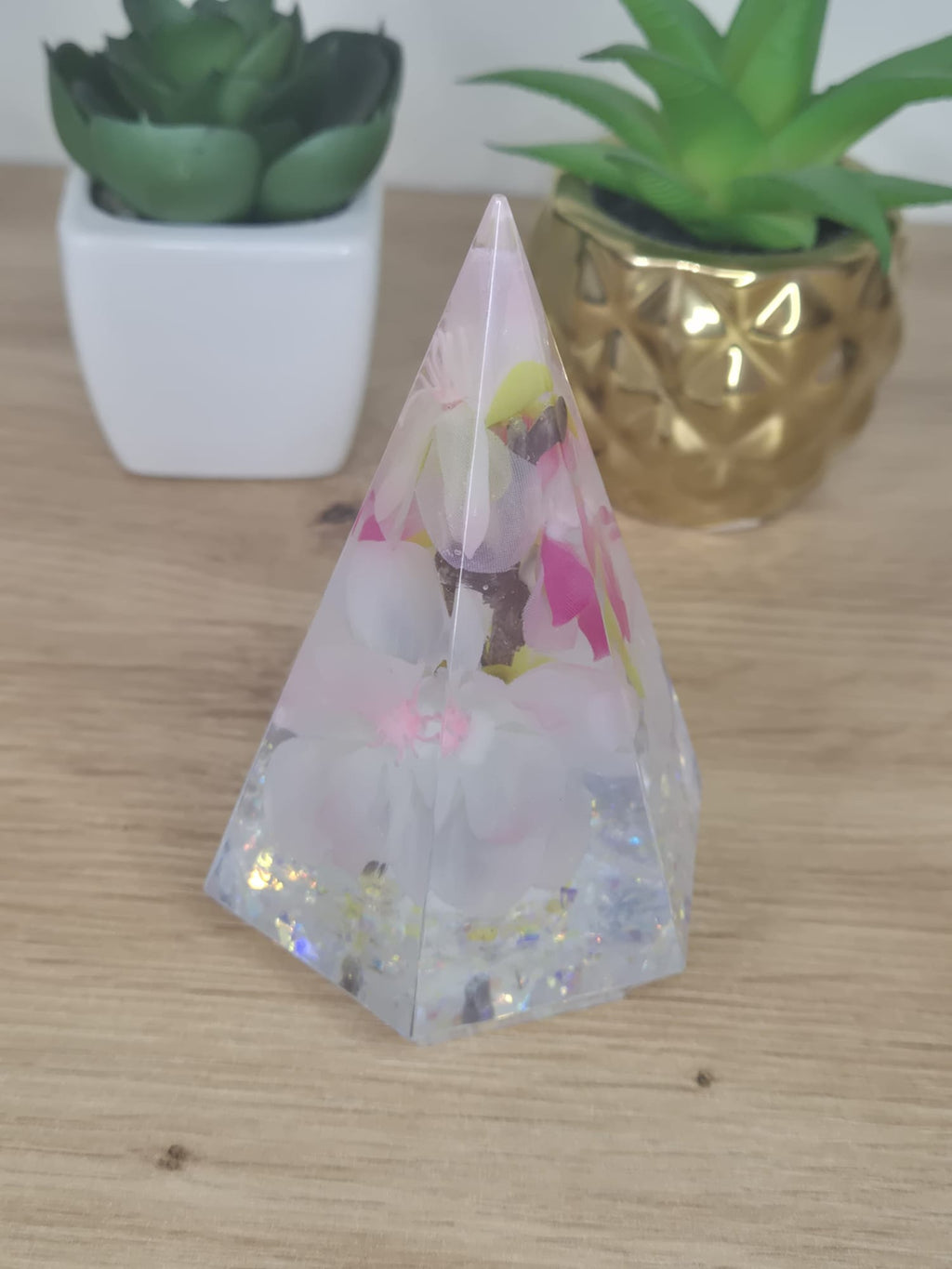 Resin Diamond Pyramid
