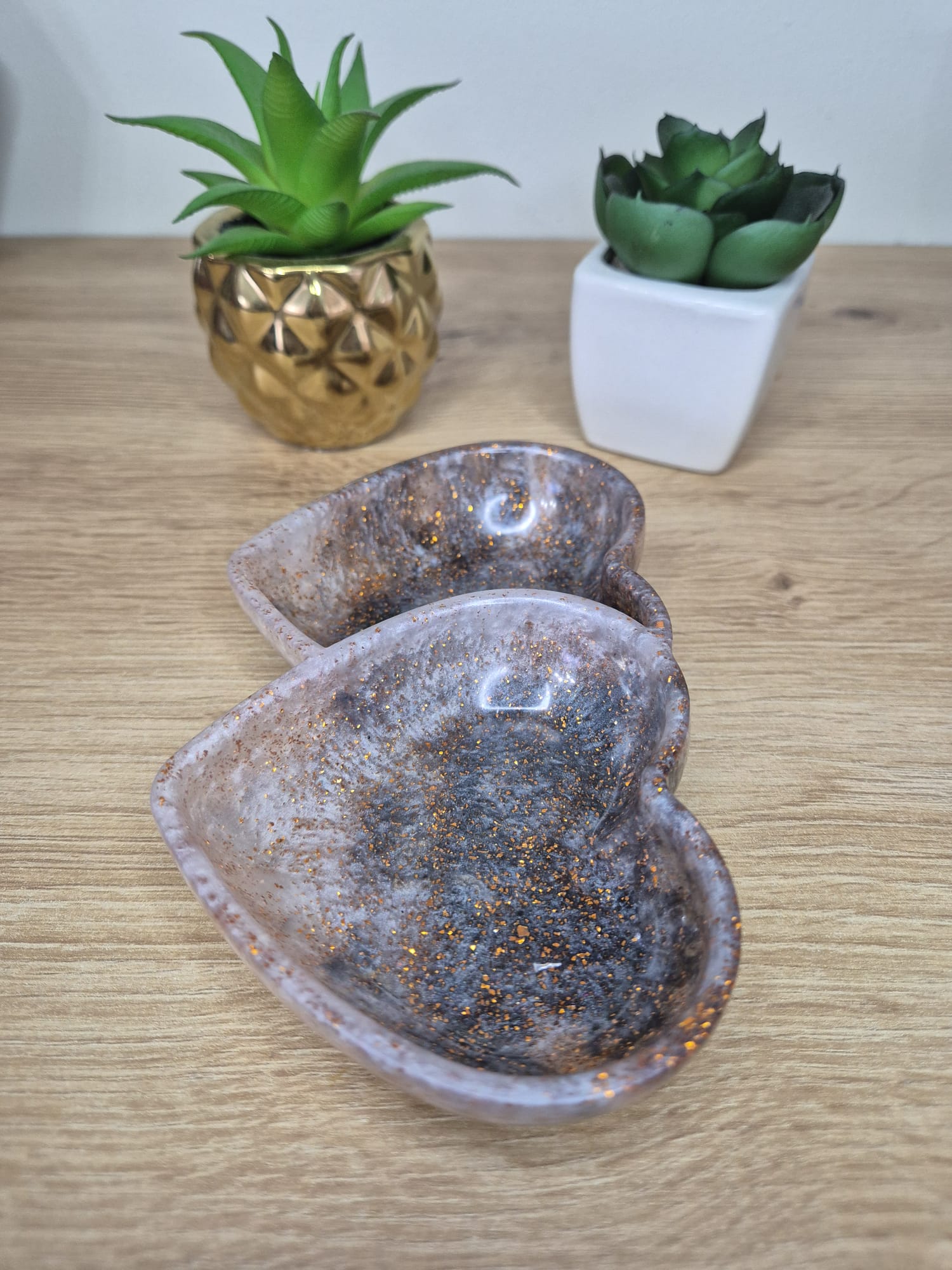 Resin double heart shaped tray