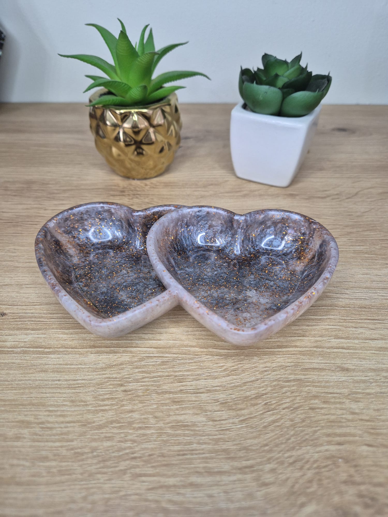 Resin double heart shaped tray