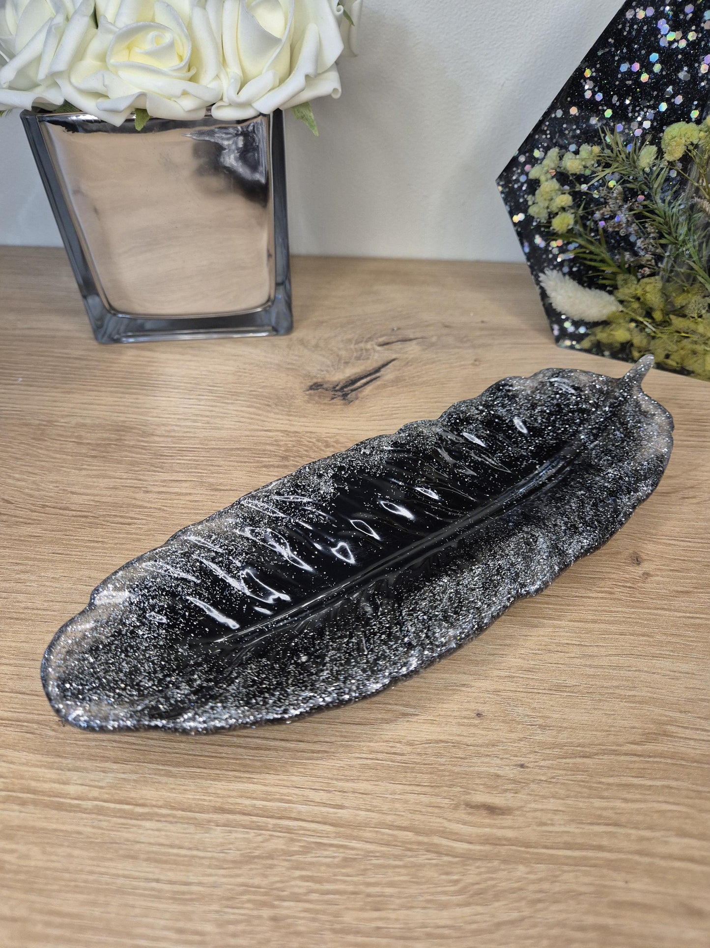 Handmade resin leaf shape trinket