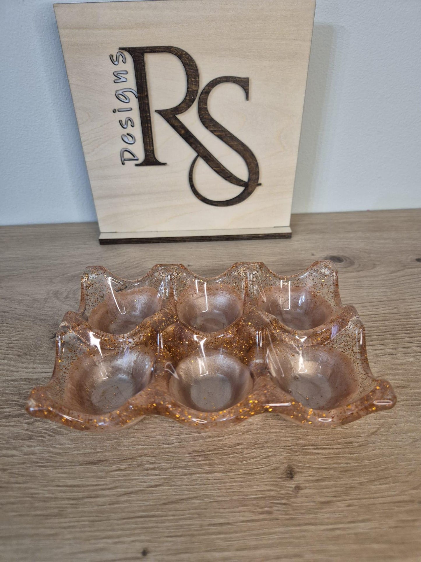 Resin egg tray